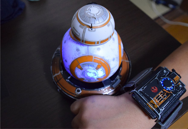 ASCII.jp：フォースバンドとBB-8ロボットでスター・ウォーズ気分を満喫！