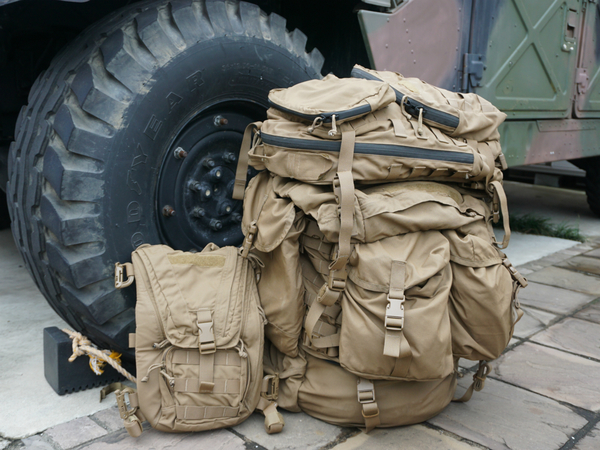 ASCII.jp：米海兵隊の巨大バックパックを買いました