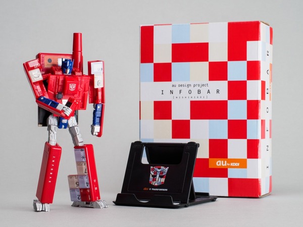 ASCII.jp：初代「INFOBAR」に変形するトランスフォーマーの一般販売が決定