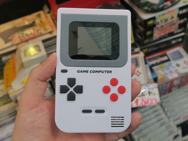 118タイトルのゲームが遊べる携帯ゲーム機が1500円 - 週刊アスキー