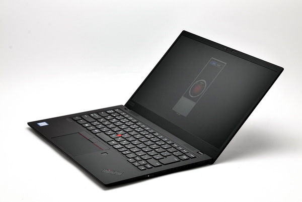 ASCII.jp：ThinkPad X1 Carbon (2019) 実機レビュー = どこでも仕事が