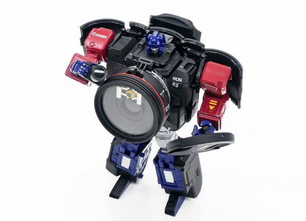 ASCII.jp：タカラトミーが発売する「Canon/TRANSFORMERS オプティマス