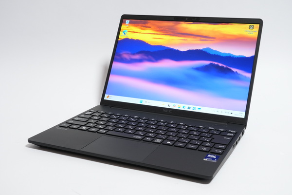 ASCII.jp：1kg切りなのにバッテリーで30時間超えのAIノートPC