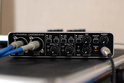 behringer UMC204HD - USB接続オーディオインターフェース