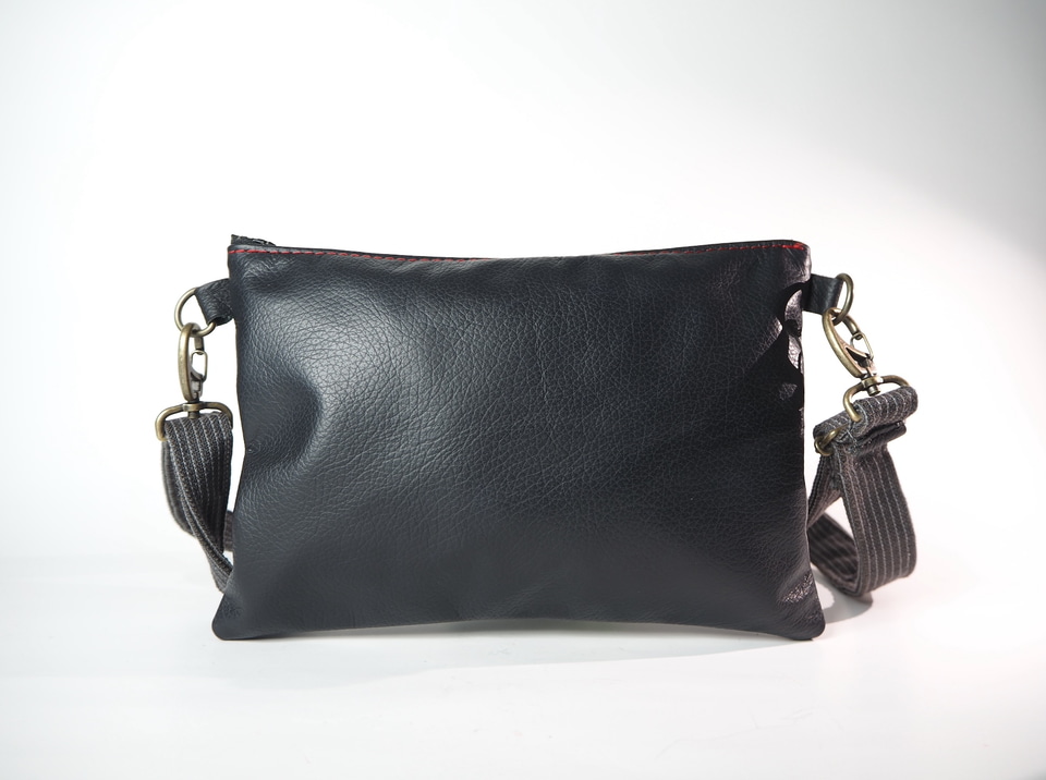 JAL、航空機の客室窓を使ったフォトフレームなど期間限定販売。廃材を