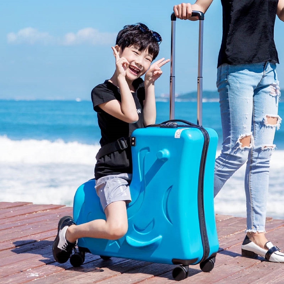 子供がまたがって乗れるスーツケース「オリベラ」に新色グリーンティー