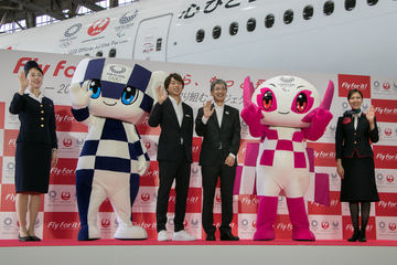 JAL、嵐デザインの「20th ARASHI THANKS JET」モデルプレーンなどが