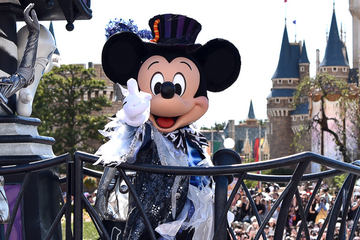 ディズニー創立100周年でミッキーがSuicaに！ ベルメゾン×JR東日本の