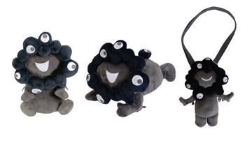 黒ミャクミャクの立体ラバーマスコット、アクリルキーホルダーなど新
