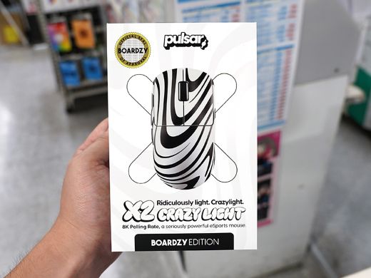 Pulsarの軽量ゲーミングマウス「X2 CrazyLight」にゼブラ柄デザインの