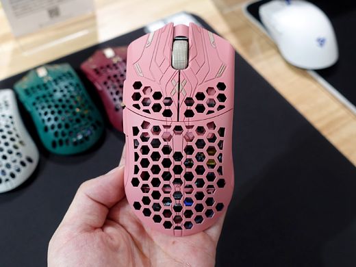 Finalmouseの軽量ゲーミングマウス「UltralightX」に新色“Sakura”登場