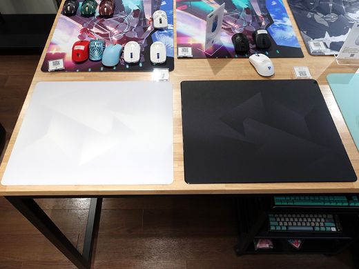 GLSSWRKSのガラス製ゲーミングマウスパッド「Polarity」が発売