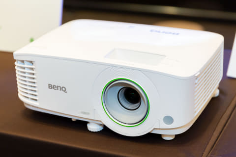 BenQ、Android OS内蔵のスマートプロジェクター。短焦点モデルも - AV