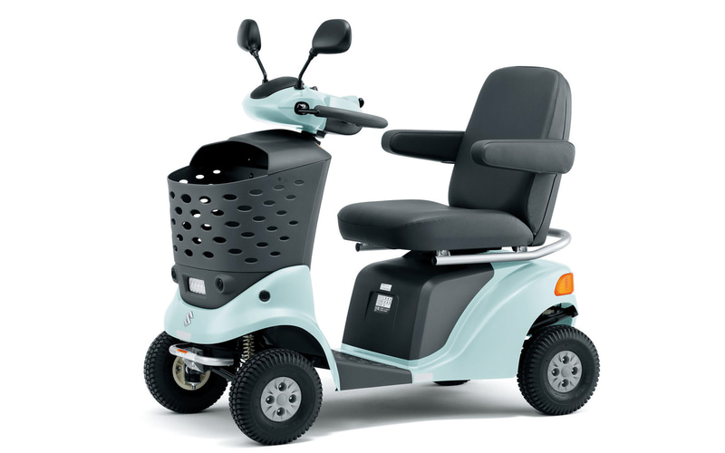 スズキ、「セニアカー」に障害物検知サポート搭載など一部仕様変更