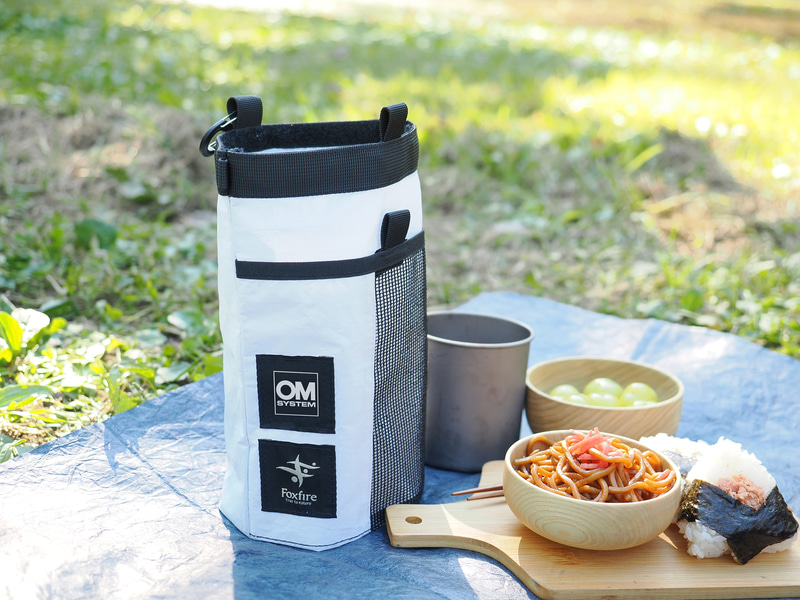 OM SYSTEM、ゴミ袋やサコッシュとして利用できる2in1ポーチ - デジカメ