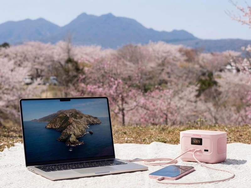 Jackeryの小型ポータブル電源に春限定色「チェリーブロッサム