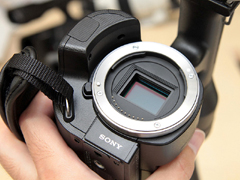 ソニー、Eマウントのハンディカム「NEX-VG10」を国内発売 - デジカメ