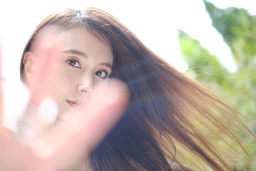 写真展レポート】“素の彼女”に出会える場所——「May J.×Fujisato Ichiro