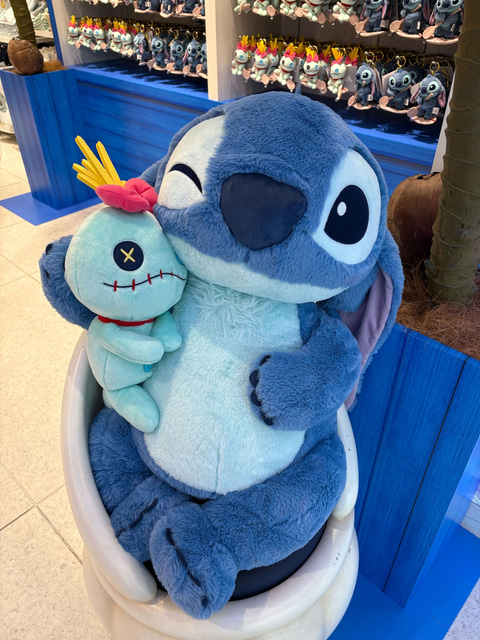 ディズニーフラッグシップ東京の店舗がスティッチ一色に