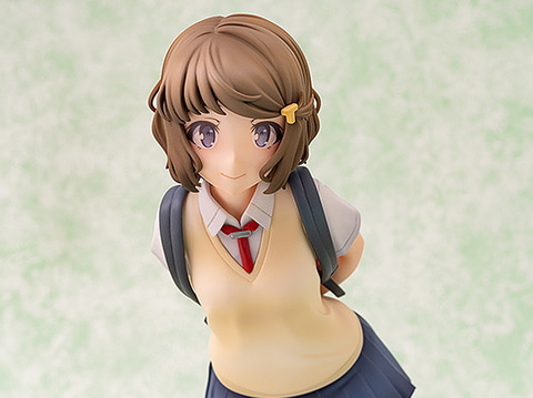 先輩！」と下から覗き込む後輩らしい姿！ 「青ブタ」より古賀朋絵の