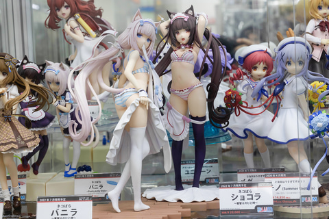 ネコぱらバニラ & チョコラ 着替えのひと時スケールフィギュア2体
