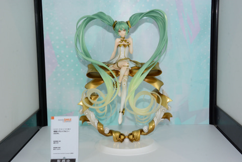 神秘的な透明感……。ずっと見つめていたい「初音ミクシンフォニー