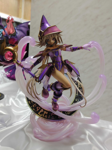 TCG「遊戯王」より“幻想の見習い魔導師”のフィギュアが登場！ 渋