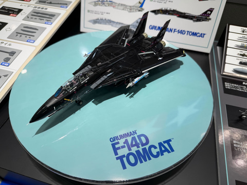 タミヤ製「1/72 F-14D トムキャット」がウォーバードコレクションに