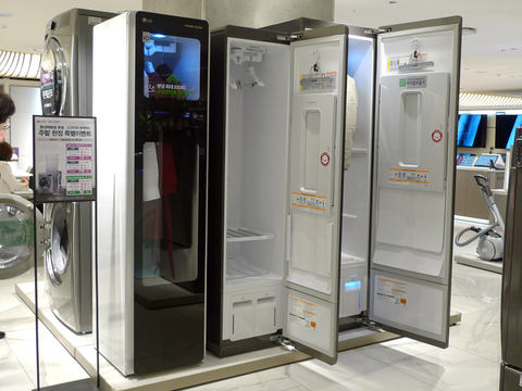 旅先にあるとマジで重宝する! シワもニオイも取れる「LGスタイラー