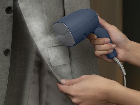 パナソニック、海外出張にも持っていきやすい軽量コンパクトな「衣類