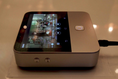 小型プロジェクターにLTE対応のAndroid搭載「モバイルシアター