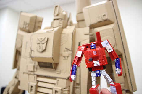 INFOBARのトランスフォーマー”一般販売、3800円 - ケータイ Watch