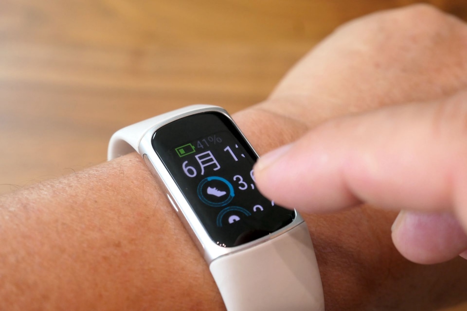 Google機能を強化した「Fitbit Charge 6」 - ケータイ Watch