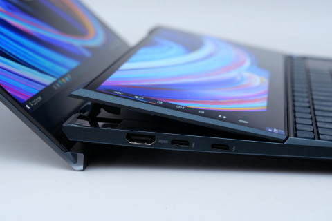 Hothotレビュー】2画面ノートは想像以上に実用的だった! 「ZenBook Duo