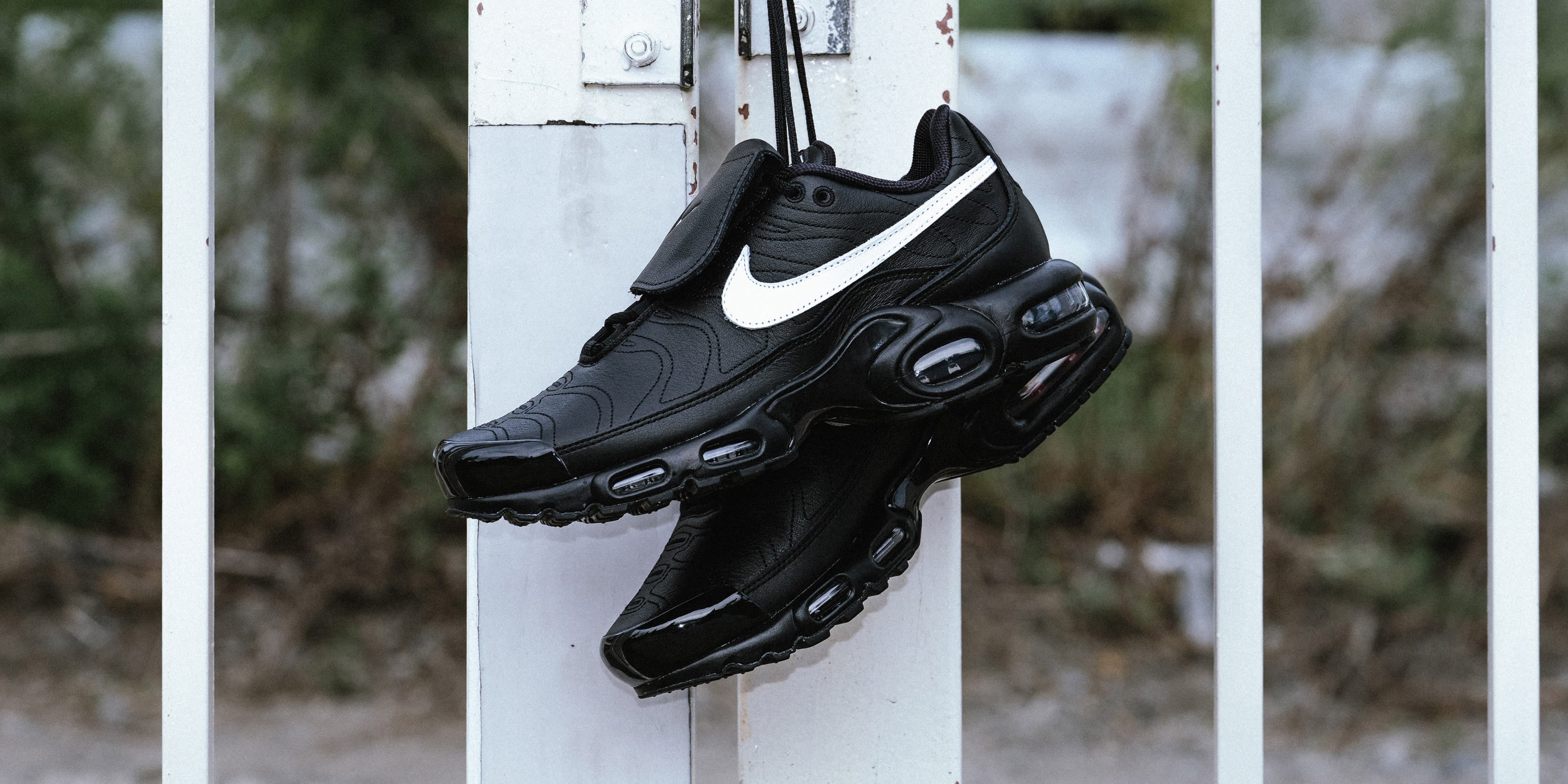 NIKE AIR MAX PLUS SMOKE GREY/VOLT-DK SMOKE GREY-BLACK（ナイキ エア