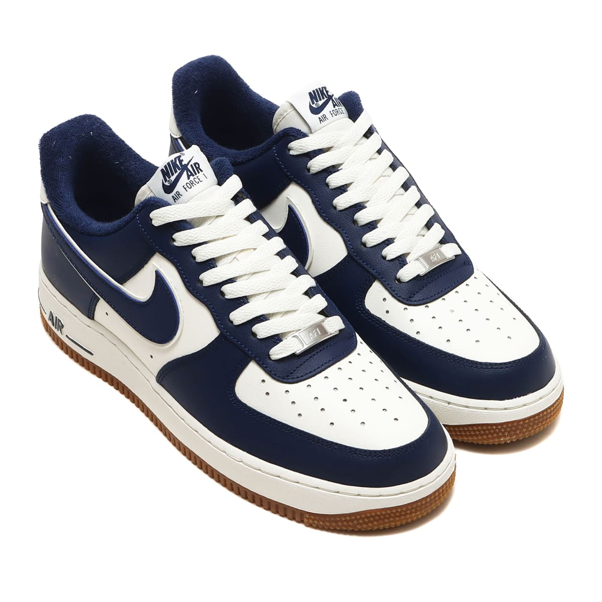 NIKE AIR FORCE 1 '07 LV8 SAIL/MIDNIGHT NAVY-GUM MED BROWN（ナイキ