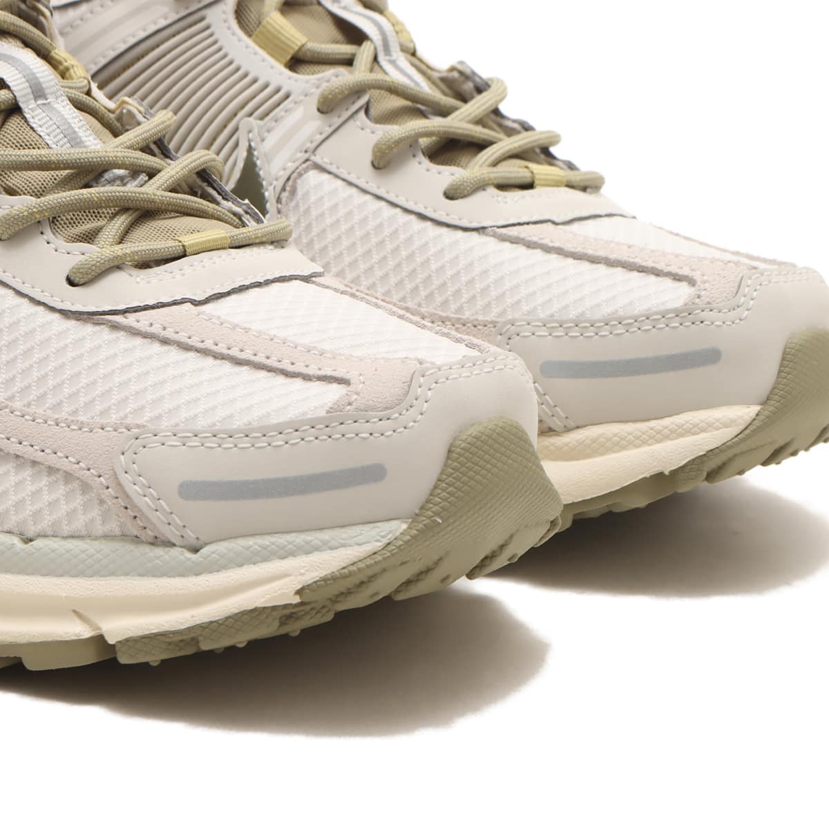 NIKE ZOOM VOMERO 5 LIGHT BONE/MEDIUM OLIVE-NEUTRAL OLIVE（ナイキ