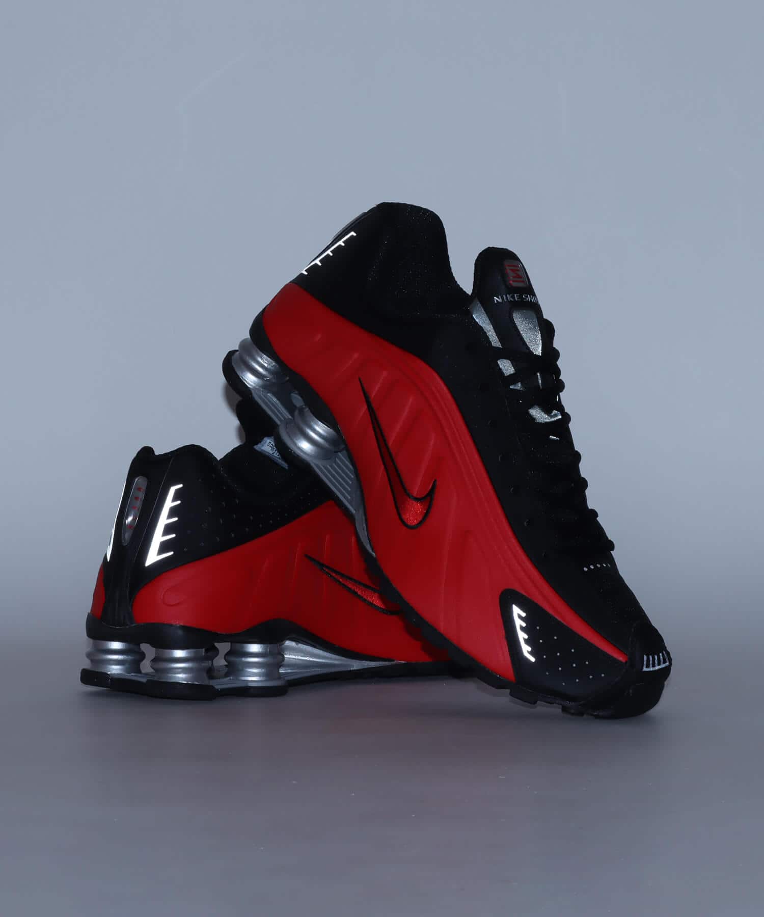 NIKE SHOX R4 UNIVERSITY RED/UNIVERSITY RED-BLACK（ナイキ