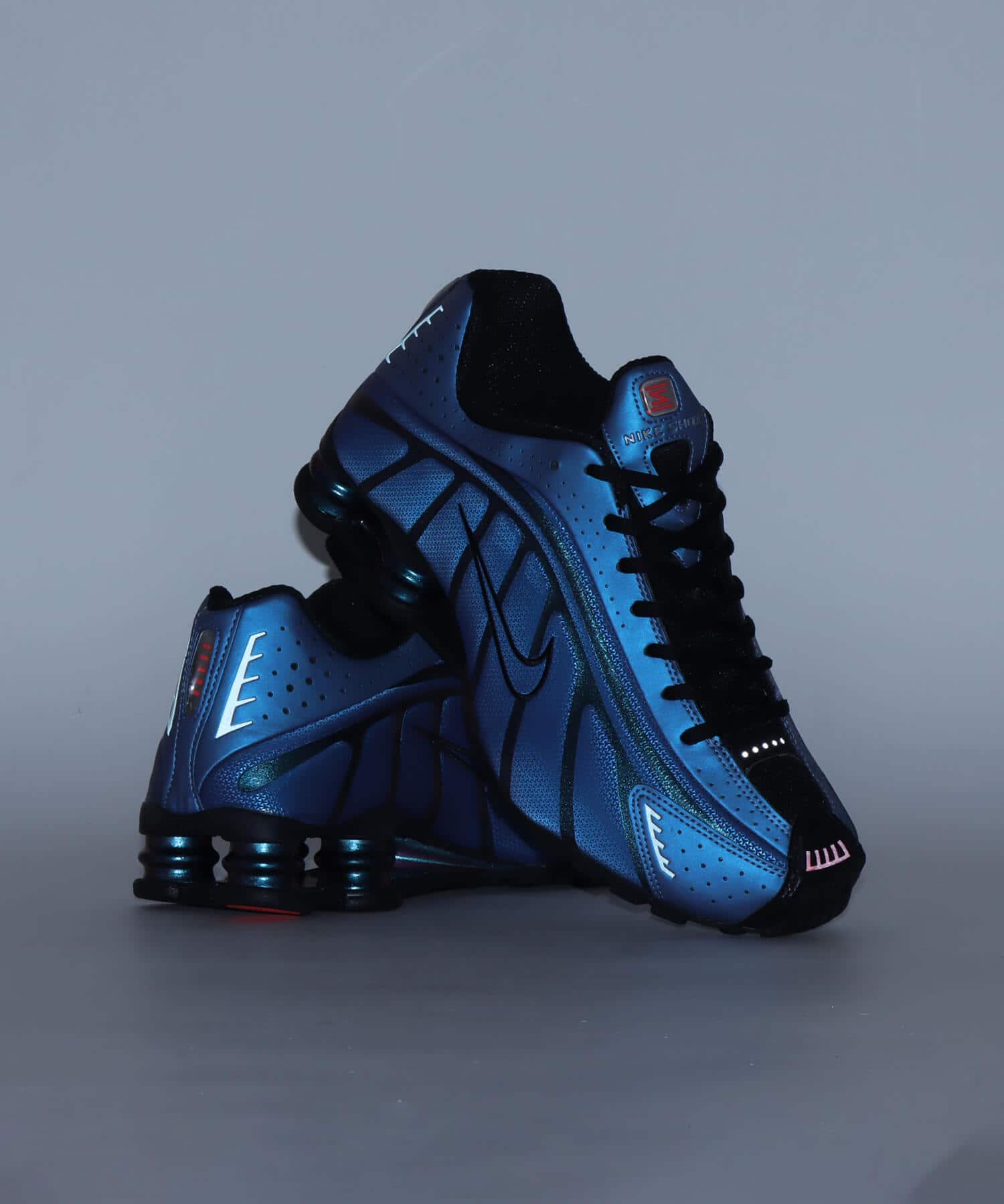 NIKE SHOX R4 METALLIC SILVER/METALLIC SILVER-BLACK （ナイキ