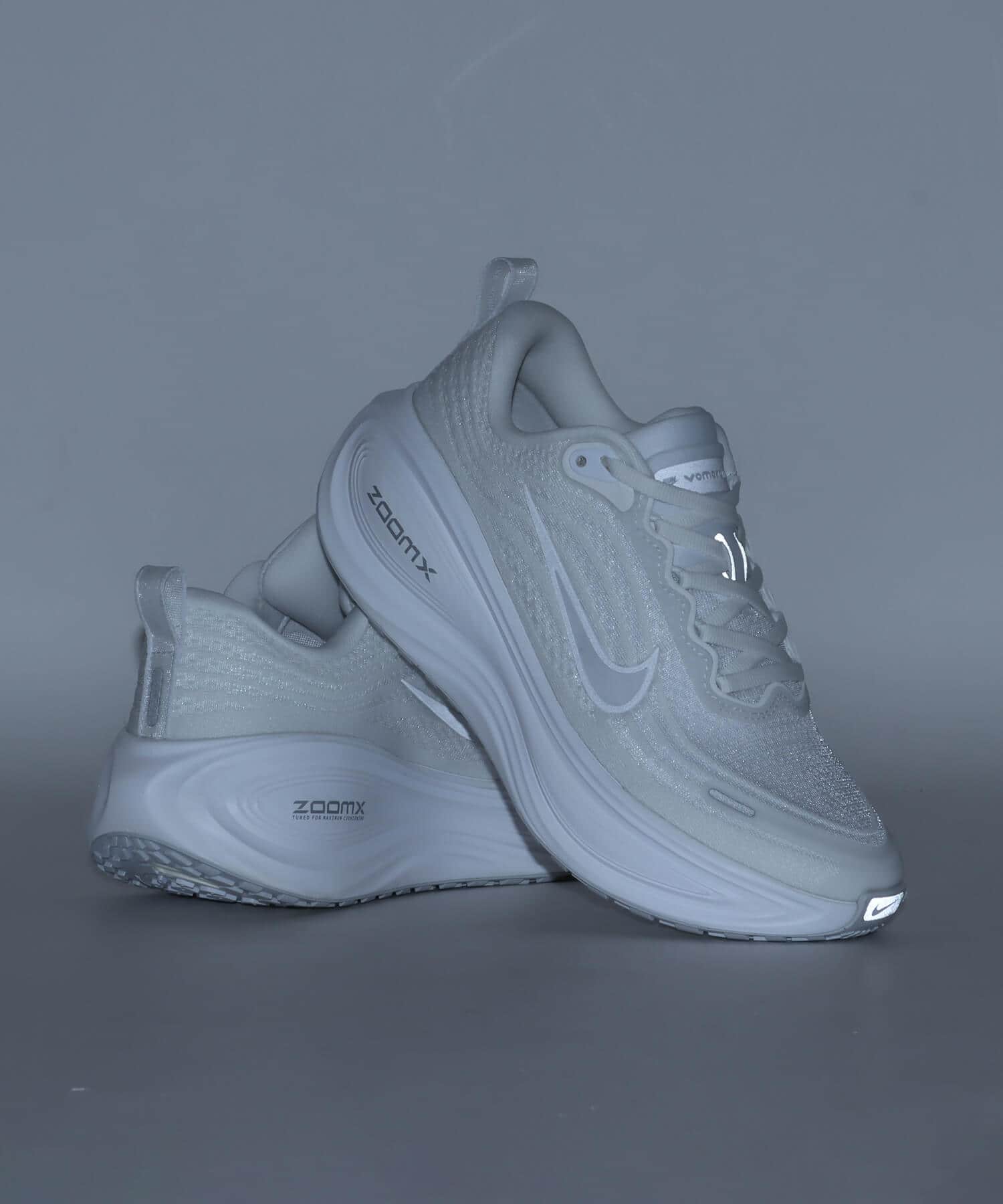 NIKE W VOMERO PLUS WHITE/SUMMIT WHITE-PHOTON DUST（ナイキ