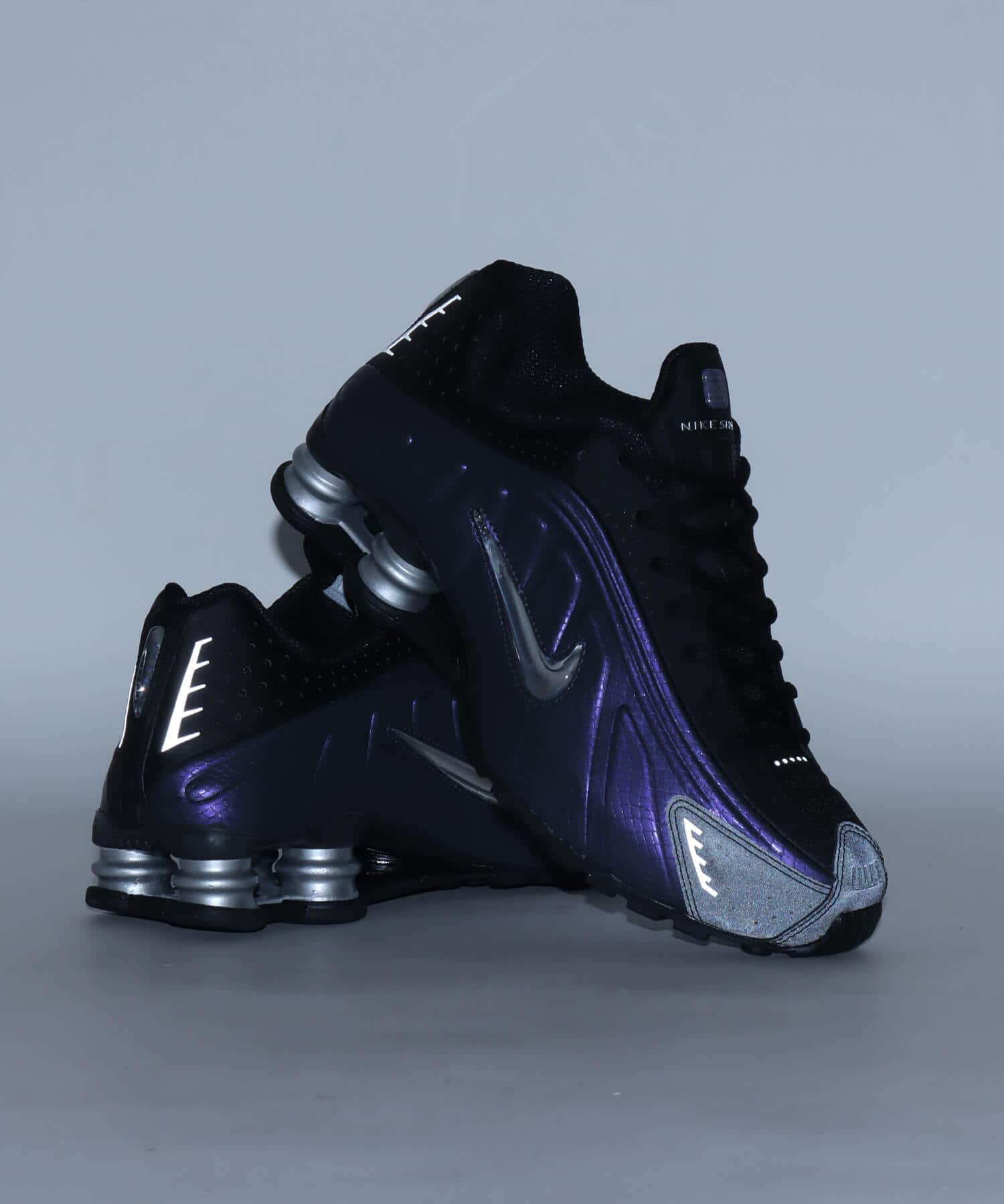 NIKE SHOX R4 JEWEL QS BLACK/ANTHRACITE-METALLIC SILVER（ナイキ