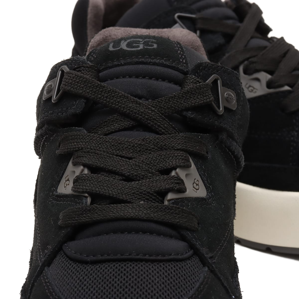 UGG GOLDENCUSH BLACK （アグ ゴールデンクッシュ-ブラック） | atmos