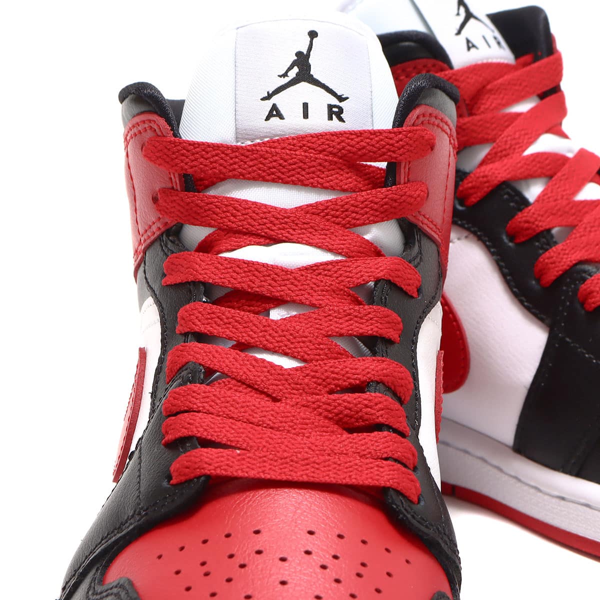 JORDAN BRAND WMNS AIR JORDAN 1 MID BLACK/GYM RED-WHITE（ジョーダン