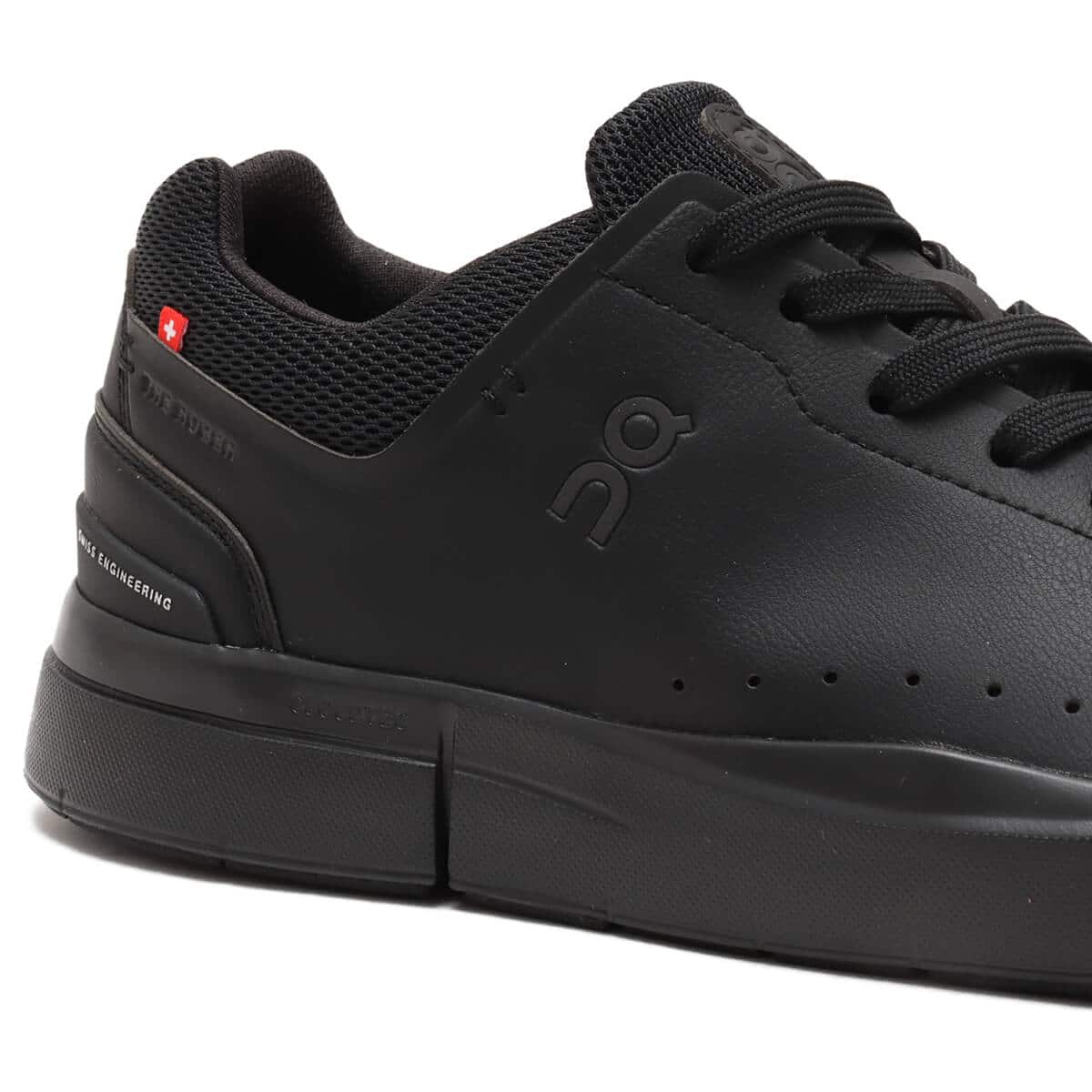 On THE ROGER Advantage 2 M All Black（オン ザ ロジャー