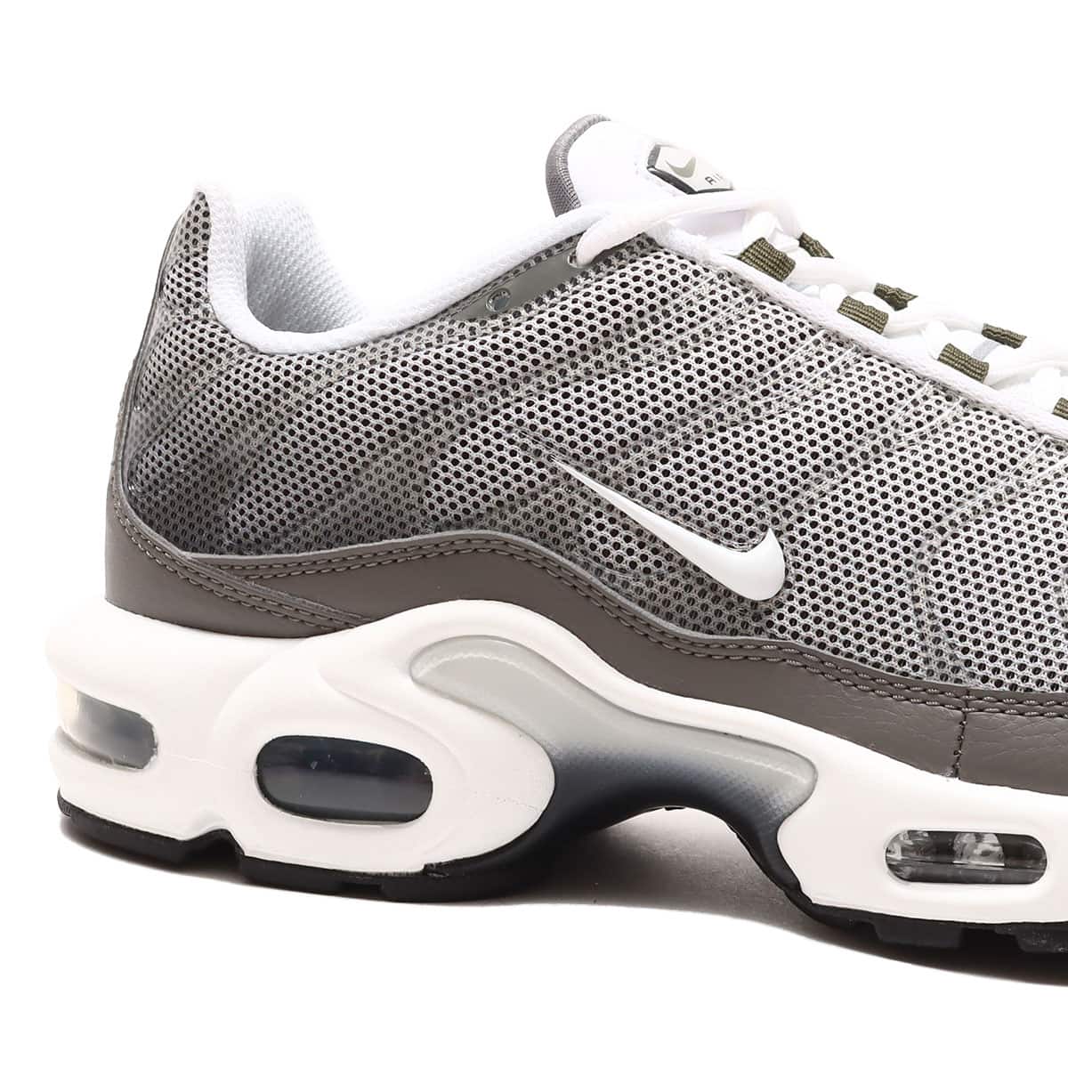 NIKE AIR MAX PLUS SE FLAT PEWTER/WHITE-PHOTON DUST-BLACK（ナイキ