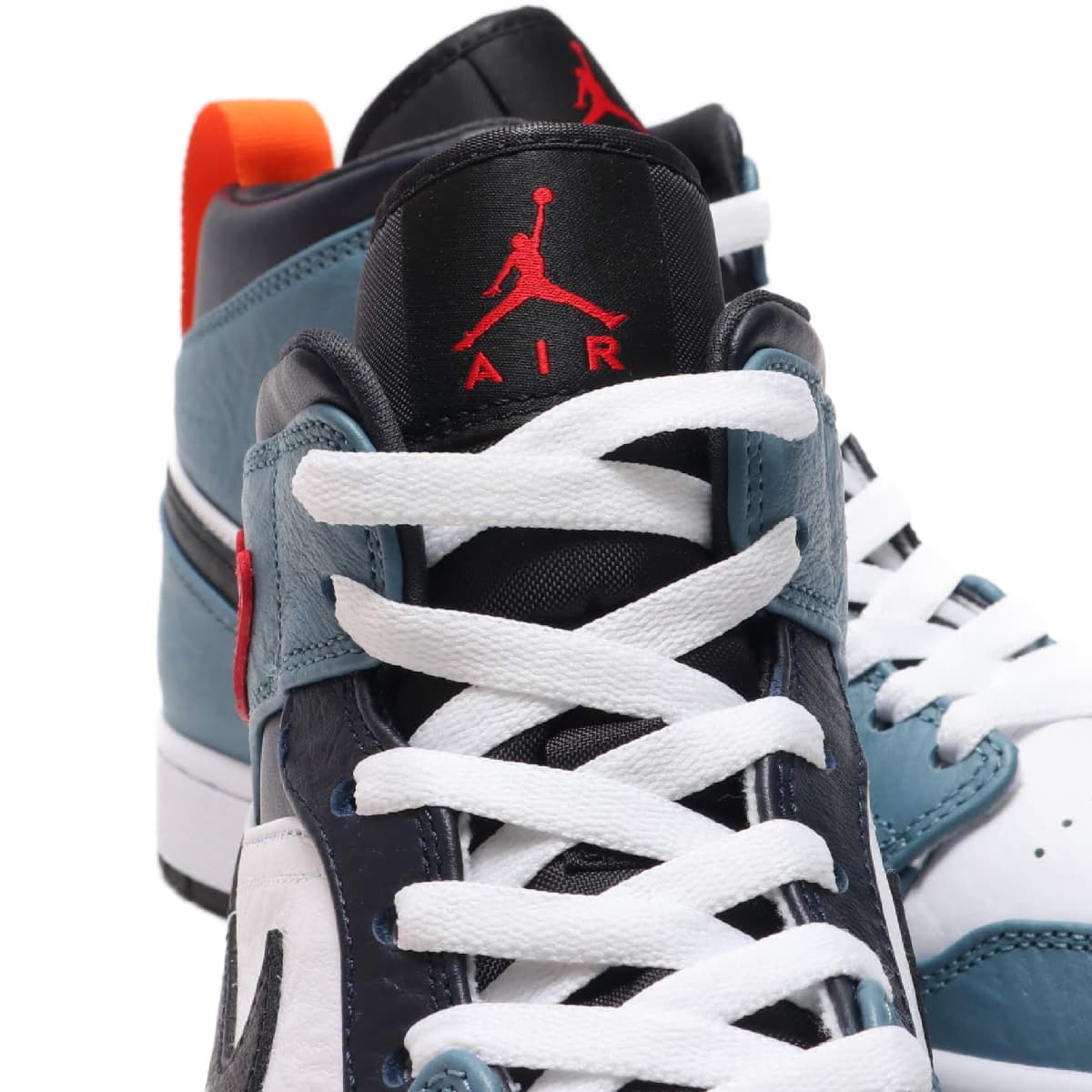 JORDAN BRAND AIR JORDAN 1 MID SE FRLS APLA WHITE/BLACK-CELESTIAL