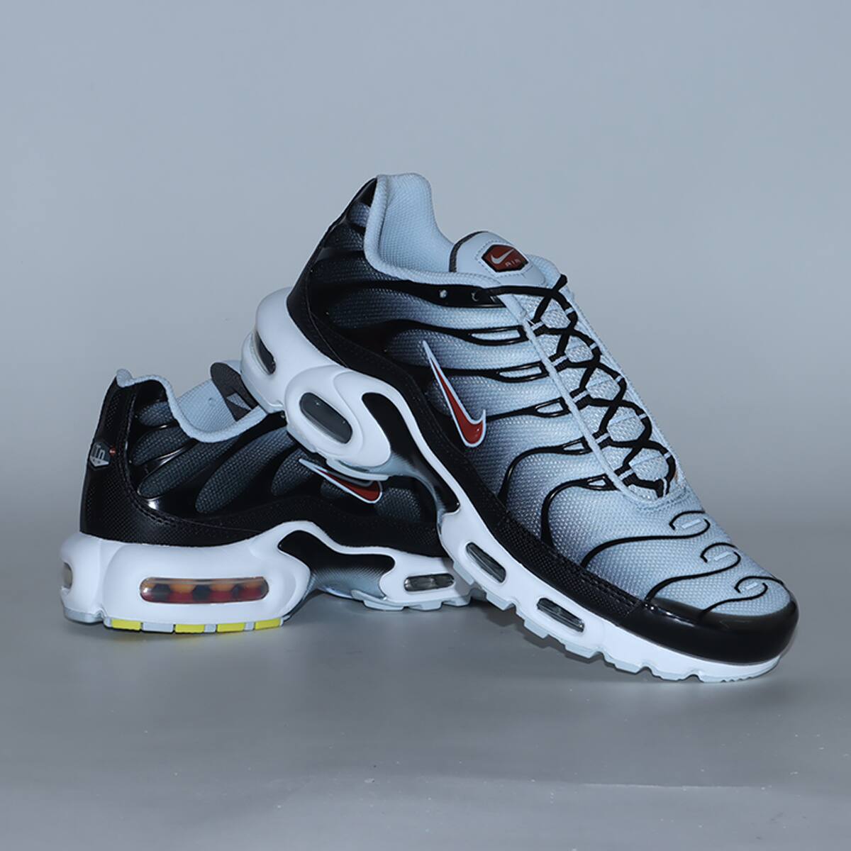 NIKE AIR MAX PLUS BLACK/RUGGED ORANGE-BLUE TINT-IRON GREY（ナイキ