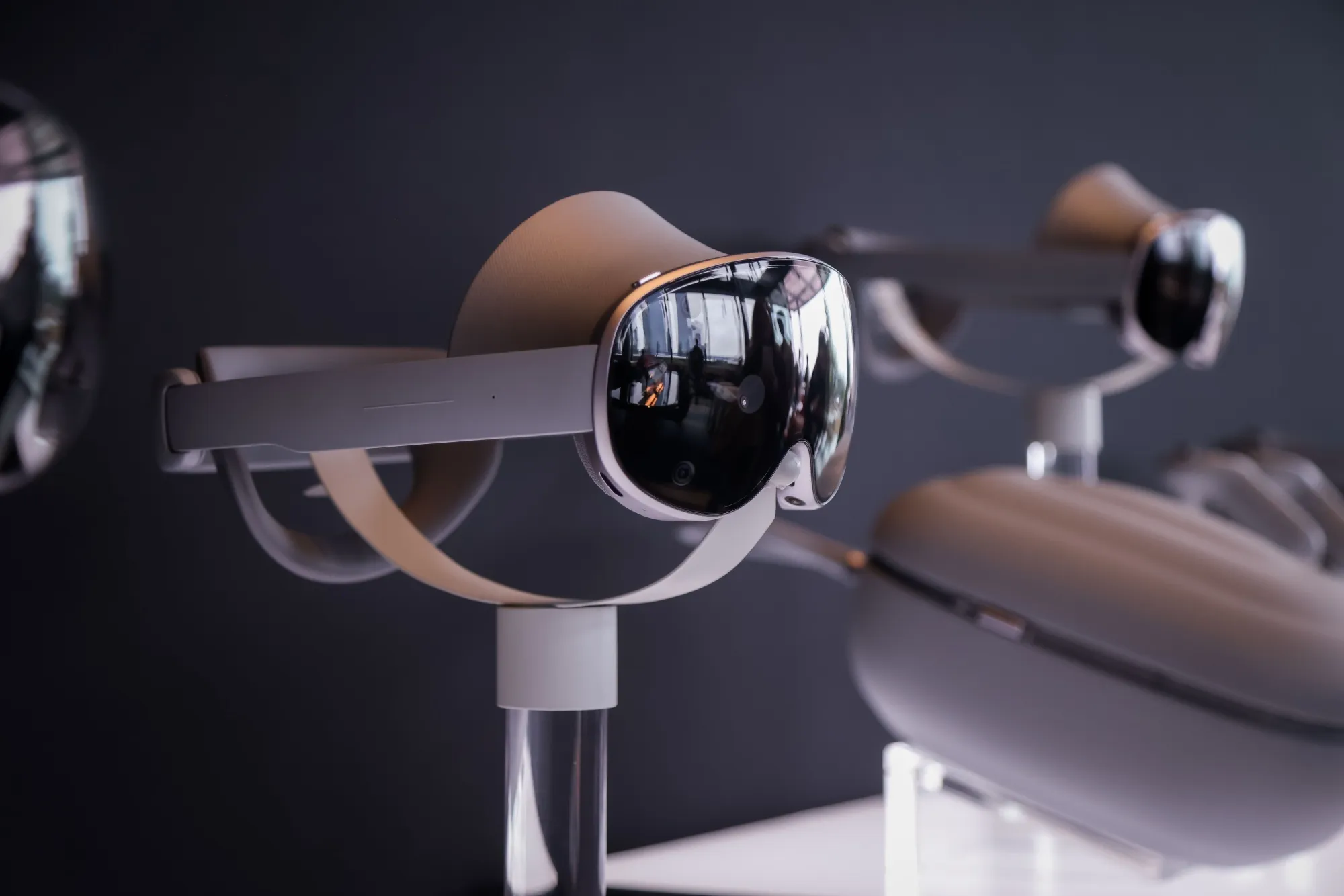 MRヘッドセット約27万円、アップルのほぼ半額－サムスン電子が発表