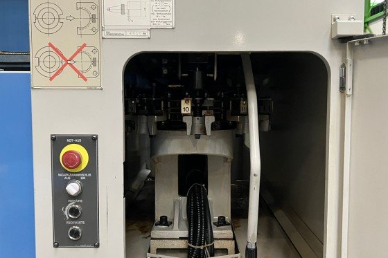 MAZAK - AJV-25 / 404N 3-axis CNC machine (VMC) used | Mach4Metal