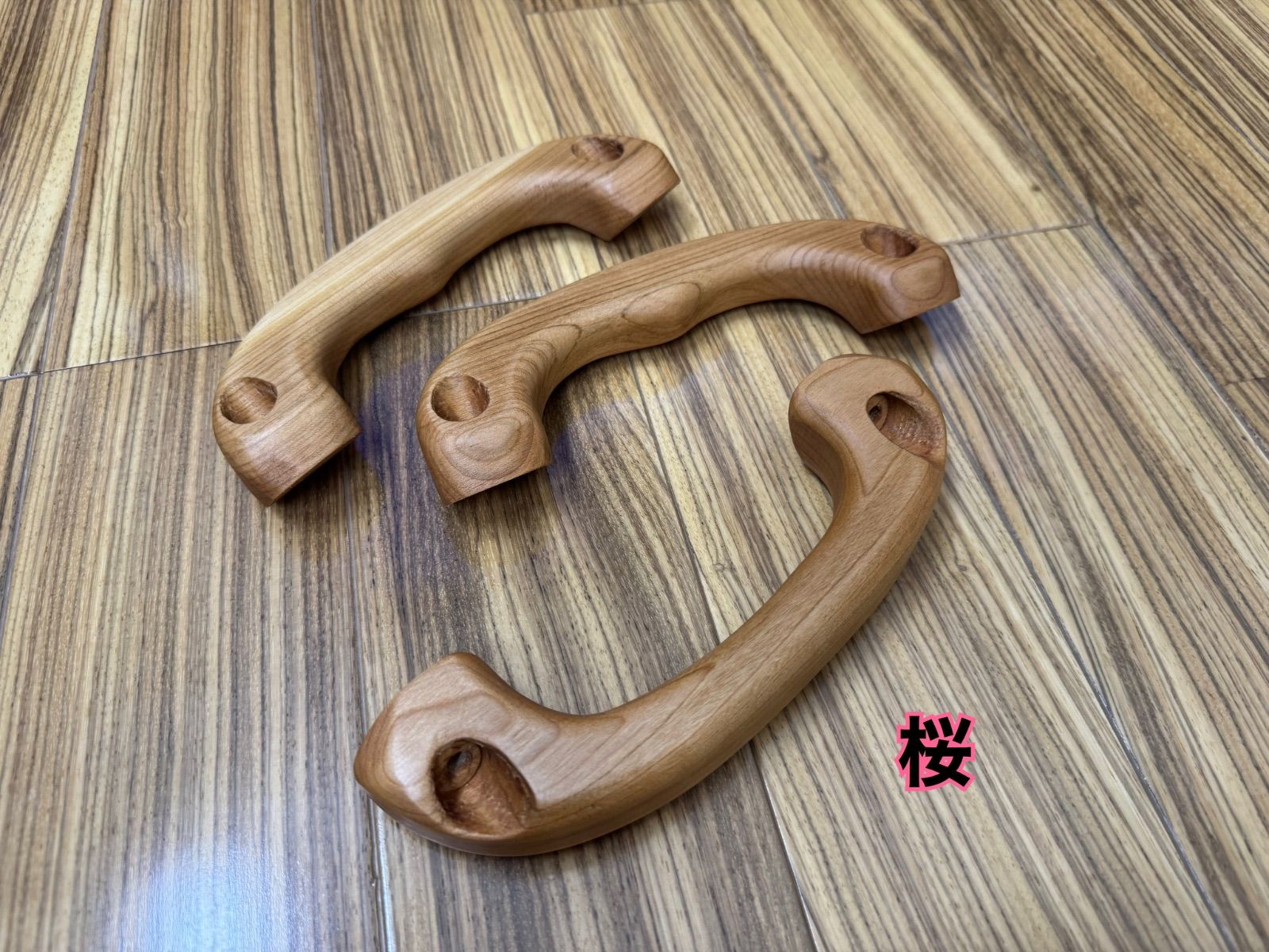 ハイエース200系 銘木製アシストグリップ Aピラー専用 - メルカリ